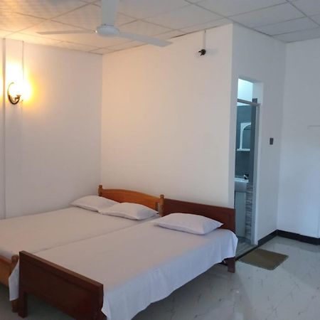 Amila Guest Hotel Trincomalee Ngoại thất bức ảnh