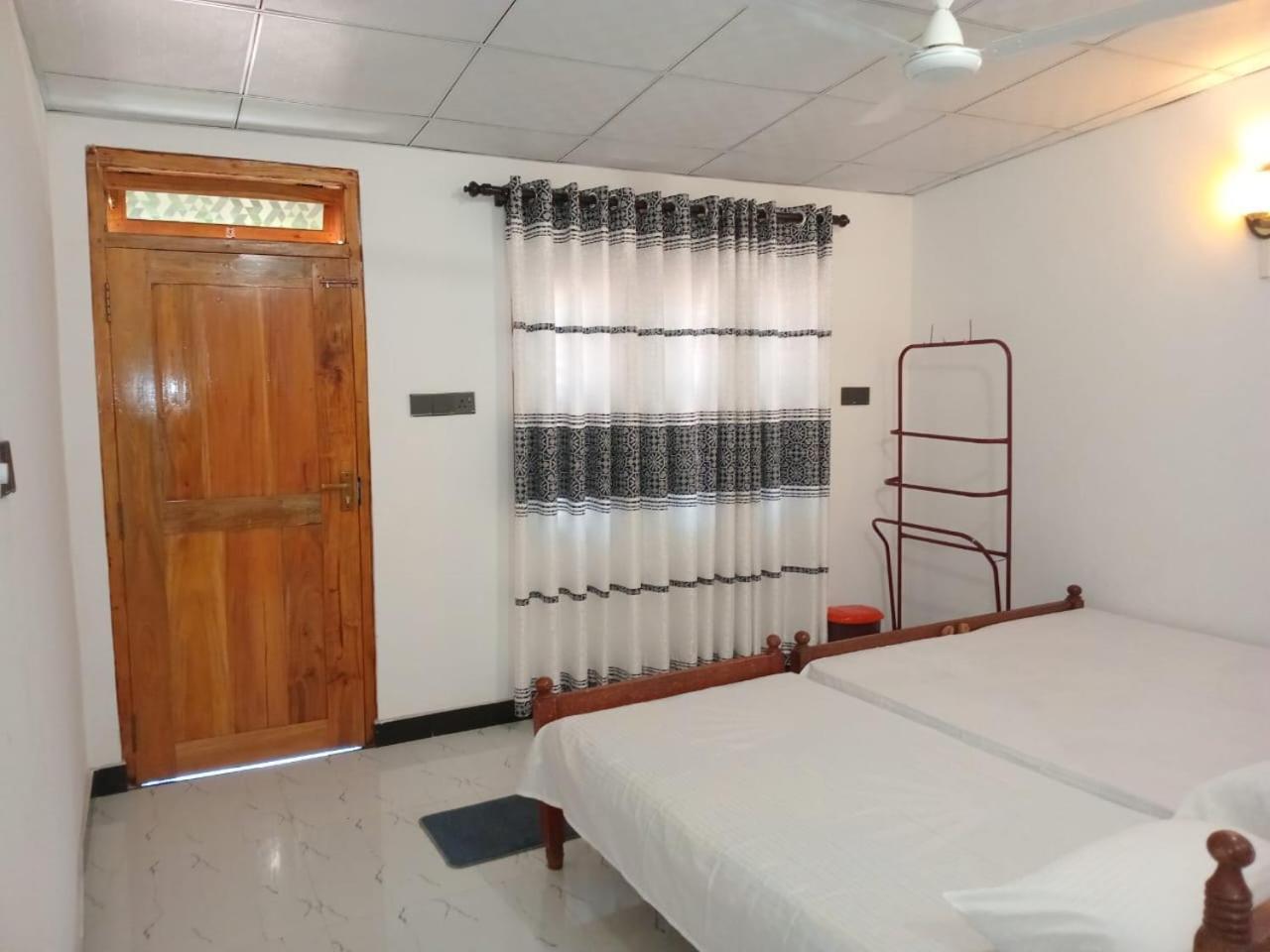 Amila Guest Hotel Trincomalee Ngoại thất bức ảnh